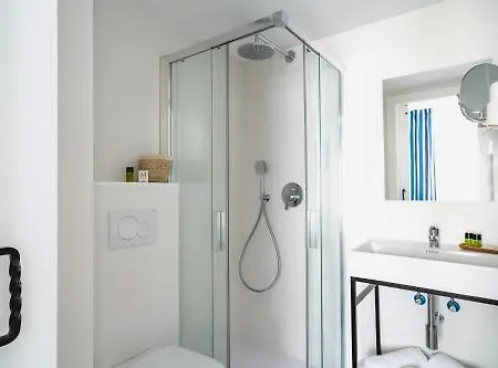 Blanca Hotel *